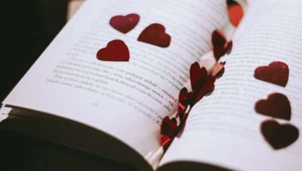 आपको प्यार में विश्वास करने के लिए 10 सर्वश्रेष्ठ पुस्तकें