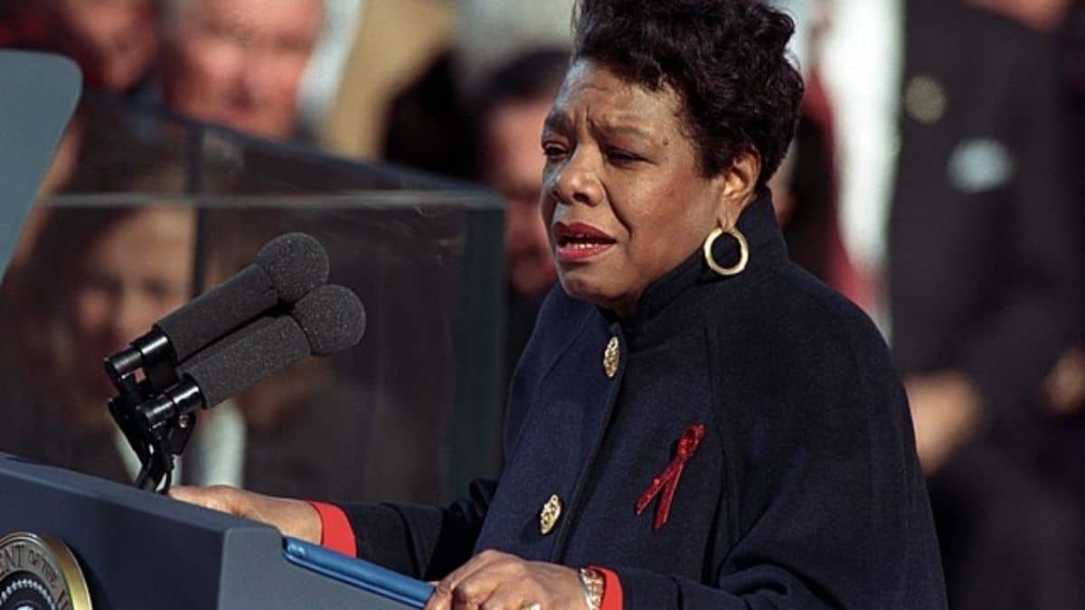 Principales acontecimientos históricos del 20 de enero - Hoy en la historia - 1993: Poema inaugural de Maya Angelou