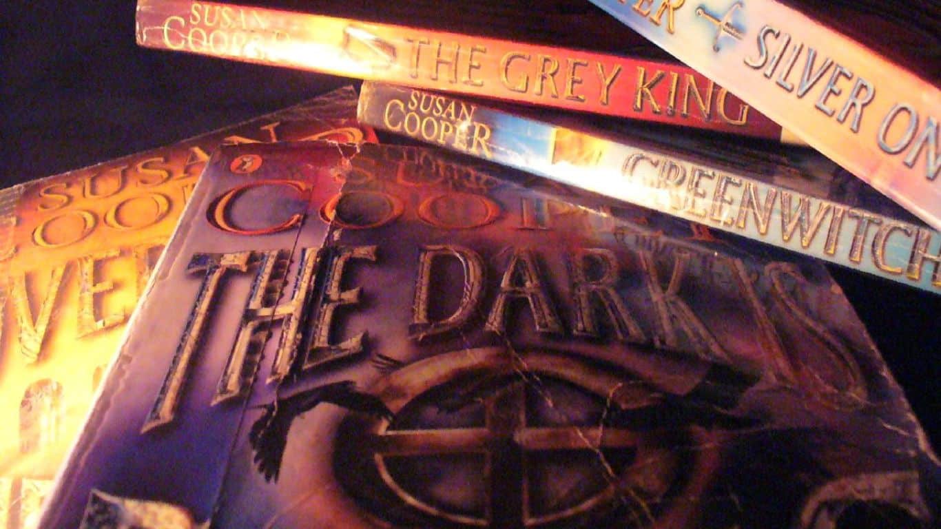 Los 10 mejores libros de fantasía para niños que merecen una serie de televisión: la secuencia The Dark Is Rising de Susan Cooper
