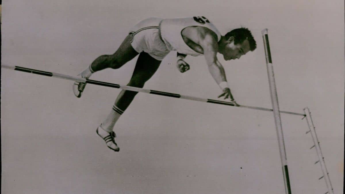 Major Historical Events on February 3 - Today in History - 1962: John Uelses' Pole Vault