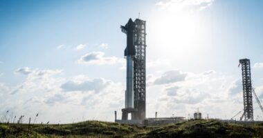 سٹارشپ بوسٹر کو پکڑنے کے لیے SpaceX کا روبوٹک ہتھیاروں کا استعمال خلائی تحقیق کے میدان میں ایک تاریخی پیش رفت کی نشاندہی کرتا ہے۔