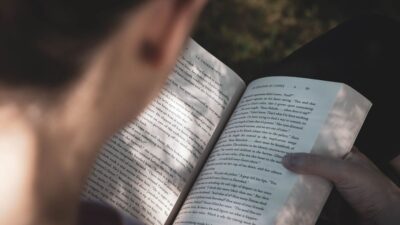 اسٹینڈ لون کتابیں یا سیریز: قارئین کس کو ترجیح دیتے ہیں؟