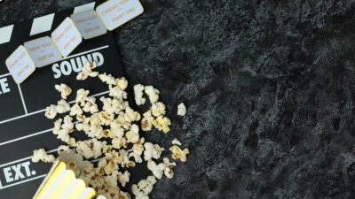 تنقیدی جائزے بمقابلہ سامعین کے اسکور: آپ کو کس پر زیادہ بھروسہ کرنا چاہیے؟